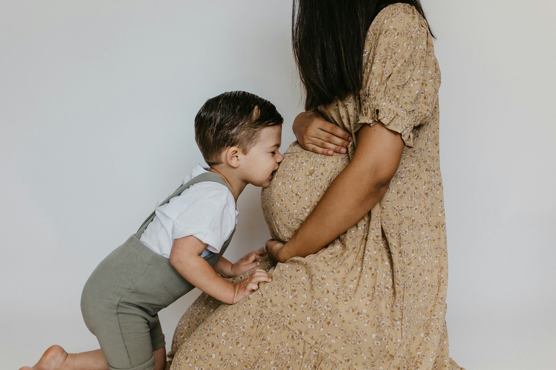 Femme enceinte photo famille avec enfant souvenirs grossesse